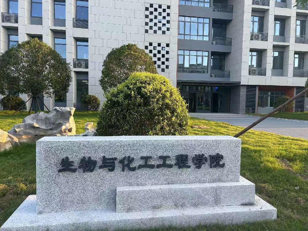 通江县扬州职业大学体育场高杆灯项目